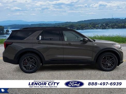 New 2026 Ford Explorer ST-Line w/ ST-Line Street Pack AWD/4WD image 8