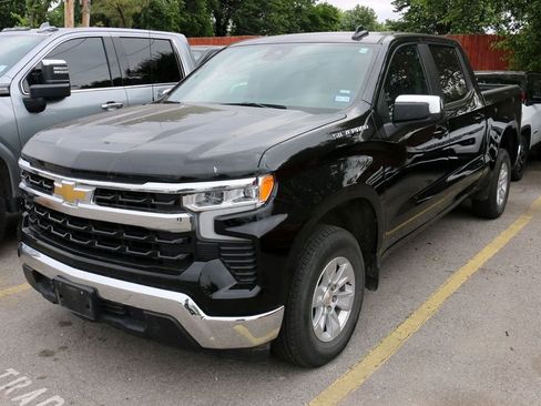 Used 2025 Chevrolet Silverado 1500 LT RWD image 2