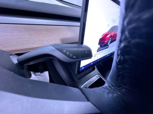 Used 2022 Tesla Model Y Long Range image 28