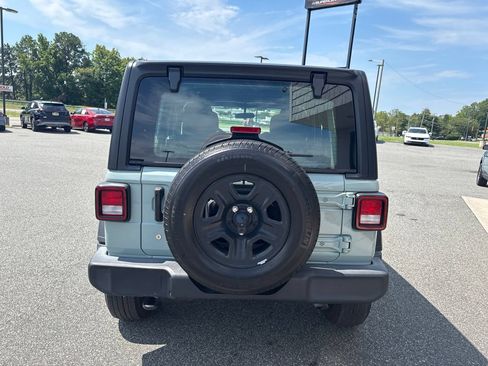 Used 2023 Jeep Wrangler Unlimited Sport AWD/4WD image 8