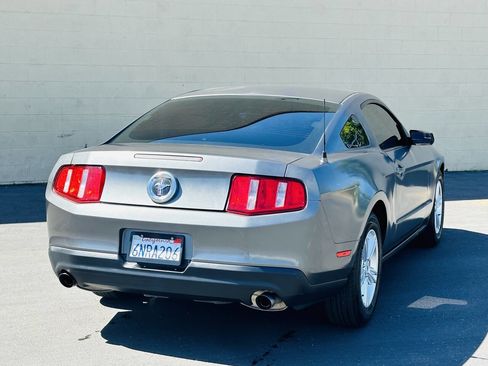 Used 2011 Ford Mustang Coupe RWD image 5