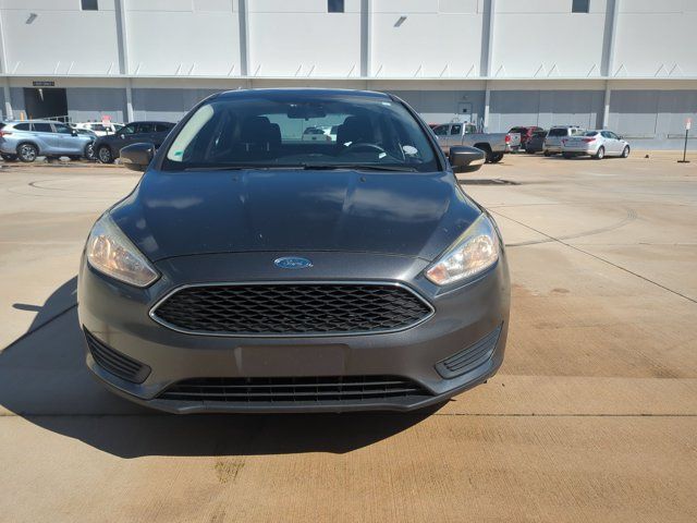 Used 2017 Ford Focus SE FWD image 2