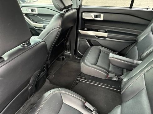 Used 2023 Ford Explorer Limited w/ Equipment Group 301A AWD/4WD image 76