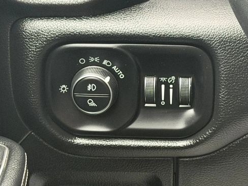 Used 2020 RAM 1500 Laramie AWD/4WD image 47