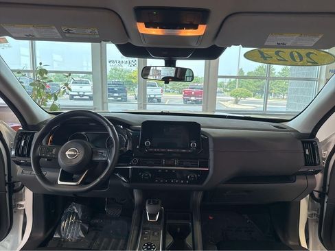 Used 2024 Nissan Pathfinder SV AWD/4WD image 20