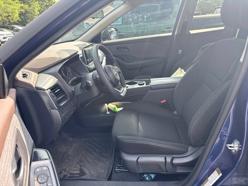 Used 2023 Nissan Rogue S AWD/4WD image 5