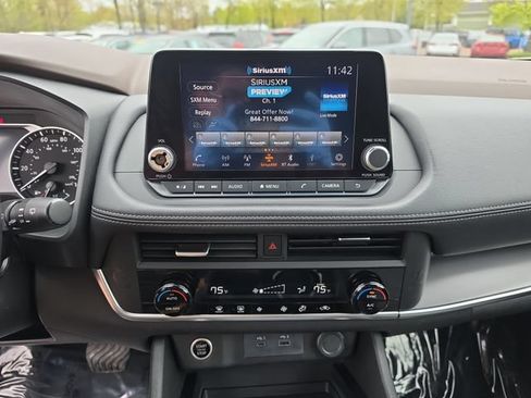 Used 2023 Nissan Rogue SV AWD/4WD image 17