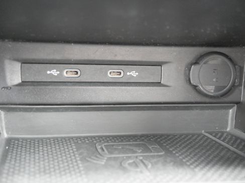 Certified 2022 Volkswagen Tiguan SE image 29