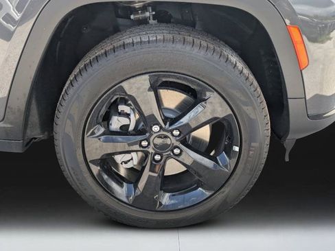 New 2025 Jeep Grand Cherokee L Limited w/ Black Appearance Package image 9