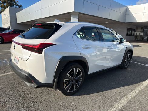 Used 2019 Lexus UX 200 image 3