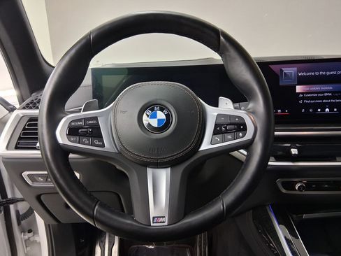 Used 2024 BMW X7 xDrive40i w/ M Sport Package AWD/4WD image 9