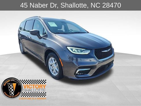 Certified 2022 Chrysler Pacifica Touring-L FWD image 1