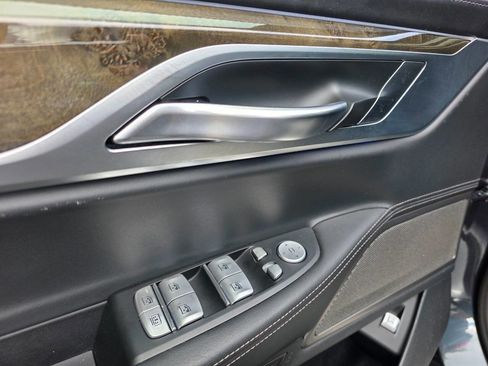 Used 2019 BMW 750i xDrive w/ Executive Package image 11