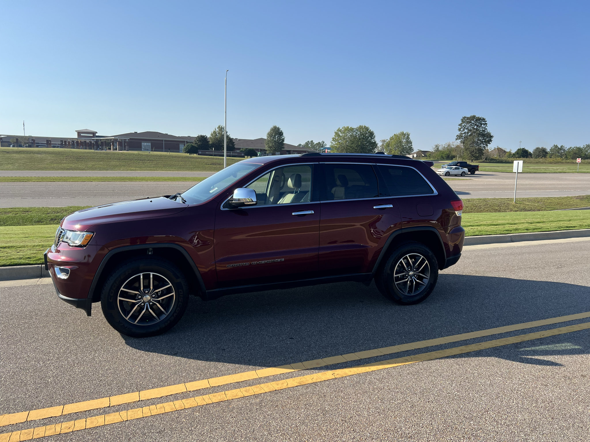 Used 2017 Jeep Grand Cherokee Limited AWD/4WD image 8