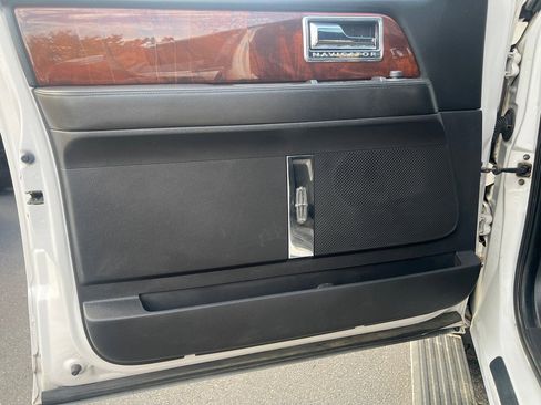 Used 2012 Lincoln Navigator L 4WD image 10