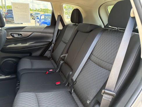Used 2019 Nissan Rogue SV w/ Premium Package FWD image 28