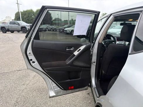 Used 2011 Nissan Murano S FWD image 18