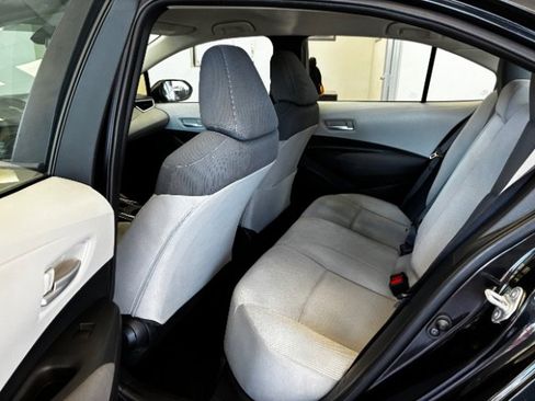 Used 2021 Toyota Corolla LE FWD image 29