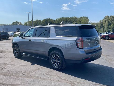 Used 2021 Chevrolet Suburban Z71 w/ Luxury Package AWD/4WD image 3