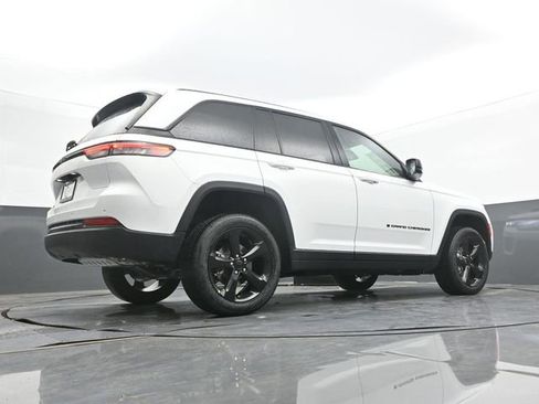 New 2025 Jeep Grand Cherokee Altitude AWD/4WD image 59