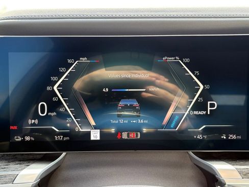 Used 2025 BMW i7 xDrive60 w/ Premium Package image 30