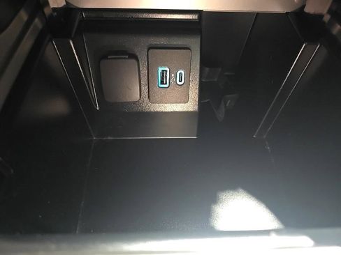 Used 2022 Ford Explorer XLT w/ Equipment Group 202A image 22