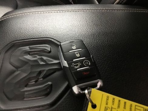 Used 2021 RAM 1500 Laramie AWD/4WD image 11