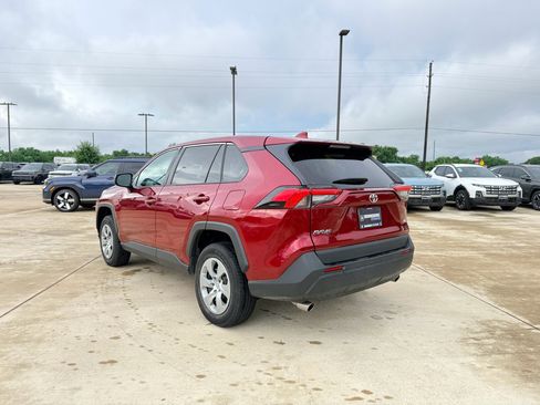 Used 2022 Toyota RAV4 LE FWD image 7