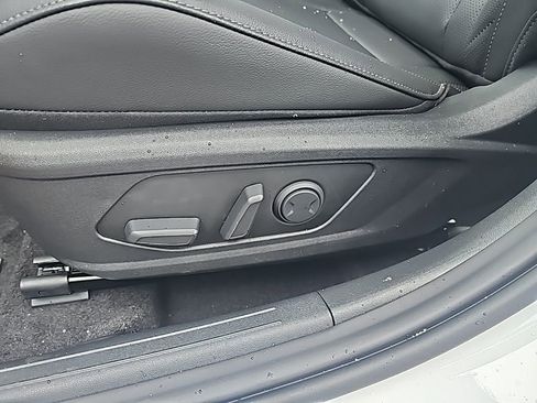 New 2026 Hyundai Elantra Limited FWD image 14