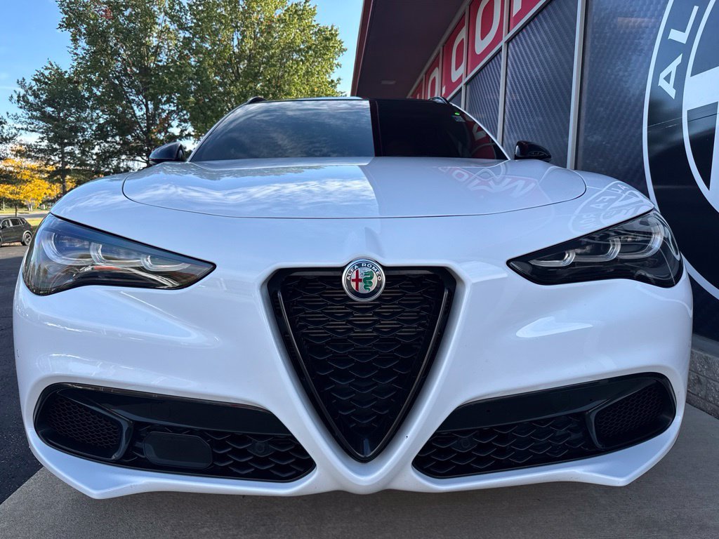 Used 2024 Alfa Romeo Stelvio Veloce AWD/4WD image 8