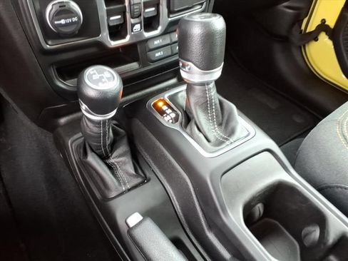 Used 2024 Jeep Wrangler Unlimited w/ Dual Top Group AWD/4WD image 15