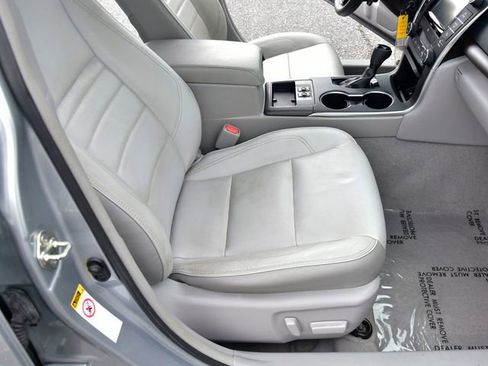 Used 2017 Toyota Camry XLE FWD image 12