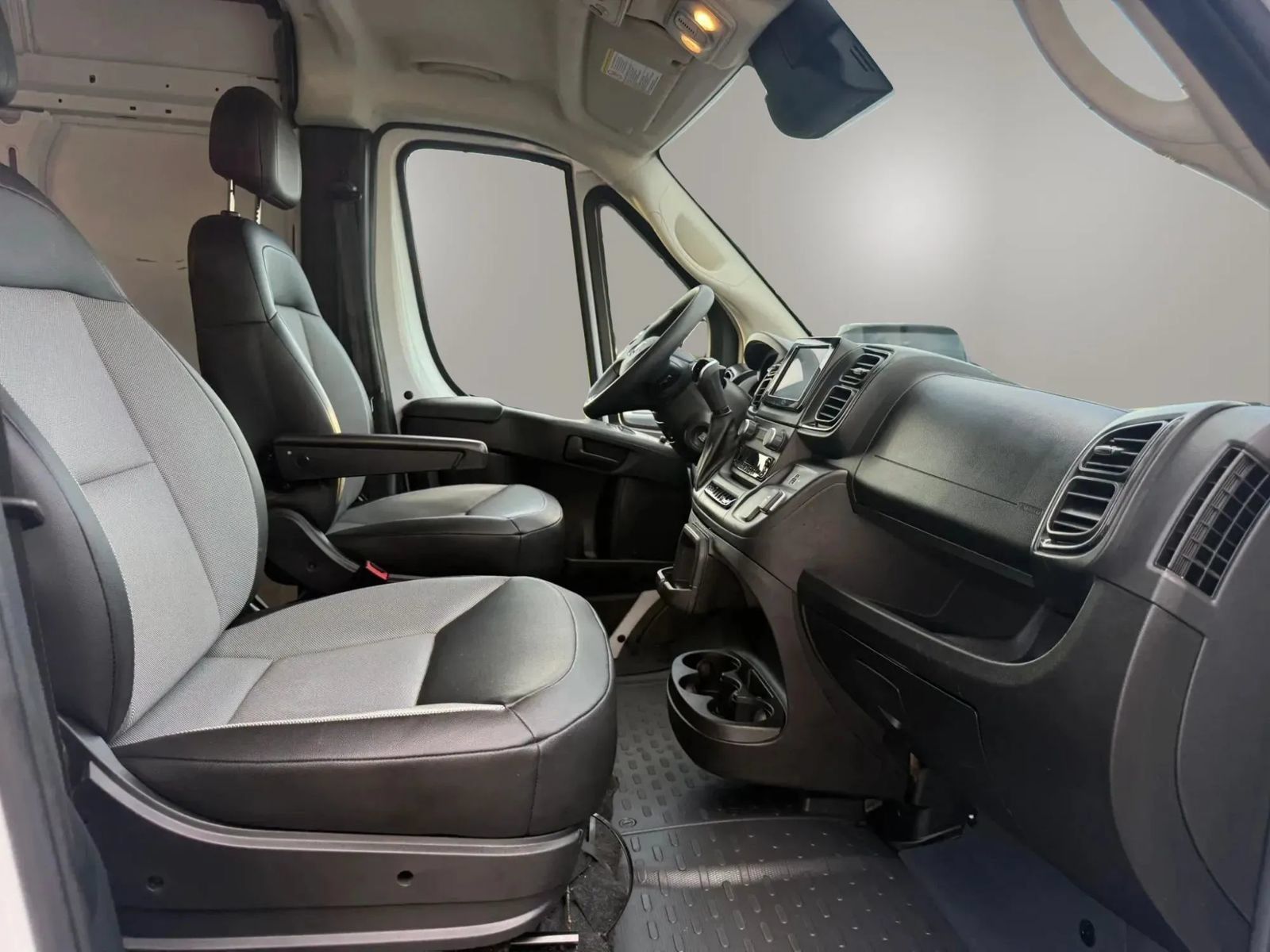 Used 2025 RAM ProMaster 2500 w/ Convenience Group FWD image 38