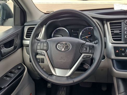 Used 2018 Toyota Highlander Limited image 21