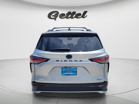 Used 2021 Toyota Sienna XSE FWD image 6