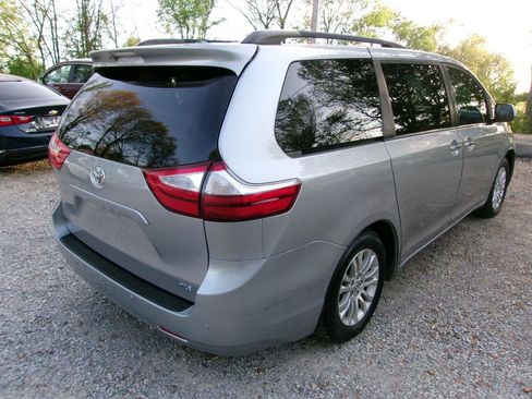 Used 2016 Toyota Sienna XLE w/ XLE Navigation Package image 19
