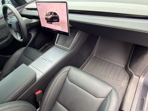 Used 2026 Tesla Model Y AWD image 33