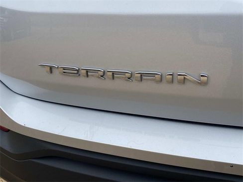 Used 2022 GMC Terrain SLE w/ Driver Convenience Package image 5