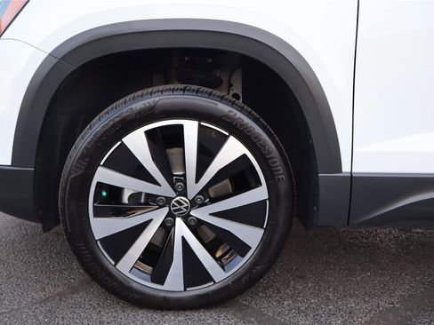 Certified 2022 Volkswagen Taos SE FWD image 10