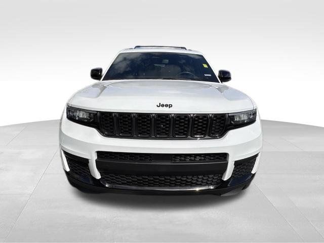 Used 2023 Jeep Grand Cherokee L Altitude AWD/4WD image 12