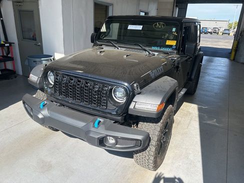 Used 2024 Jeep Wrangler Unlimited AWD/4WD image 2