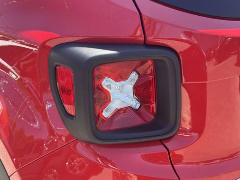 Used 2023 Jeep Renegade Latitude w/ Sun/Sound Group AWD/4WD image 11