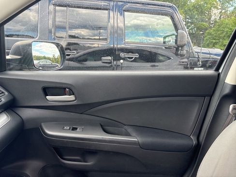 Used 2016 Honda CR-V LX image 9