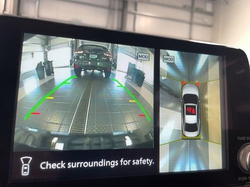 Used 2024 Nissan Sentra SR w/ SR Premium Package FWD image 9