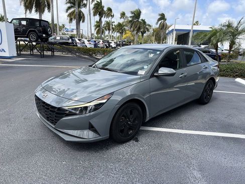 Used 2022 Hyundai Elantra SEL w/ Convenience Package image 4