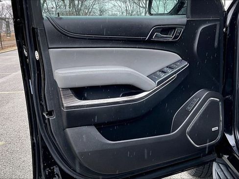 Used 2019 Chevrolet Suburban LT image 22