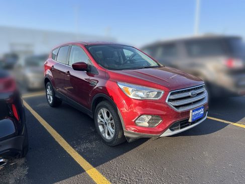 Used 2017 Ford Escape SE w/ SE Cold Weather Package AWD/4WD image 2