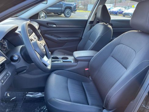 Used 2025 Nissan Altima 2.5 SV image 36