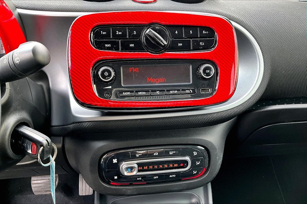 Used 2016 smart fortwo passion RWD image 13