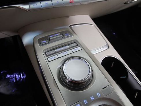 Certified 2024 Genesis GV70 2.5T AWD/4WD image 17